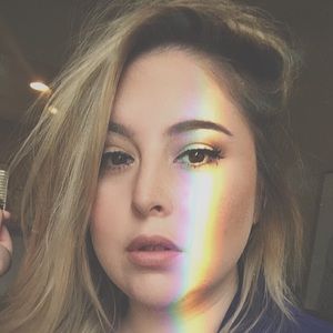 Meet your Posher, Caroline